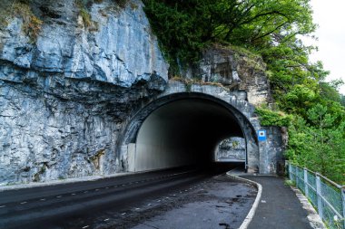 boş yol tünel İsviçre ile.