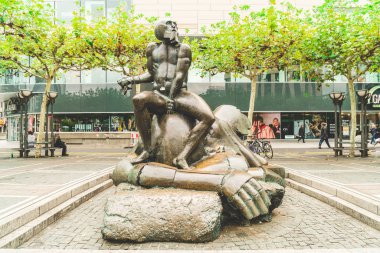 Frankfurt, Almanya - Eylül 2, 2018: insanlar Frankfurt alışveriş caddesi yürümeye Main, Almanya.