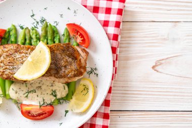 Izgara balık bifteği.