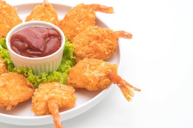 Beyaz arka plan üzerinde izole derin kızarmış karides