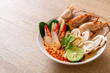 Baharatlı karides çorbası (Tom Yum Goong) - Tay geleneksel gıda