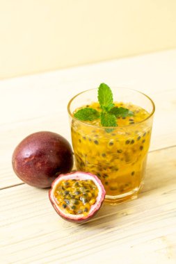 taze ve buzlu meyve suyu - sağlıklı içecek