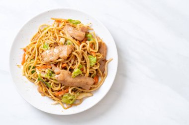tavada kızartılmış yakisoba noodle pork - Asya gıda tarzı ile