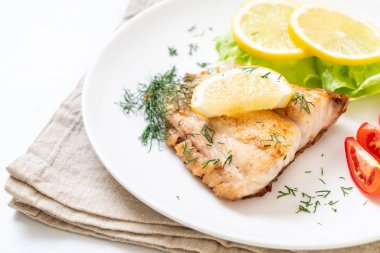 Izgara balık bifteği.