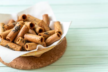 Taylandlı çıtır Hindistan cevizi roll - Tay tatlı snack