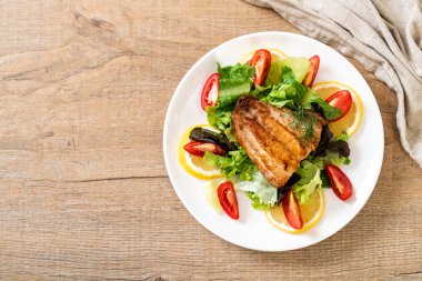 Izgara balık bifteği.