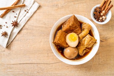 kaynamış yumurta çikolata sosu veya tatlı sos - Asya gıda