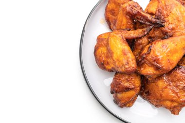 ızgara ve Barbekü tavuk beyaz arka plan üzerinde izole