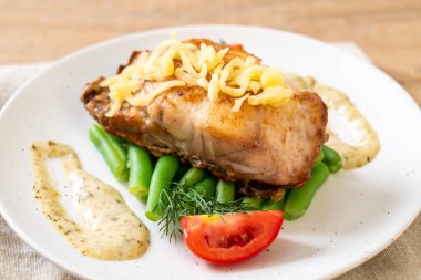 Izgara balık bifteği.