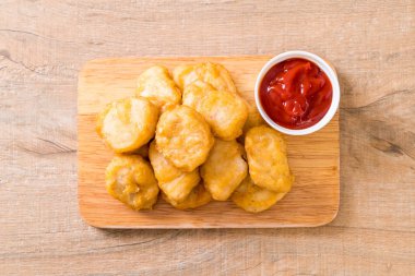 Soslu tavuk nugget, sağlıksız yemek.