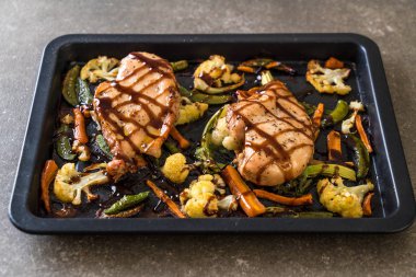 kızartma sebze ve barbrcue tavuk sosu