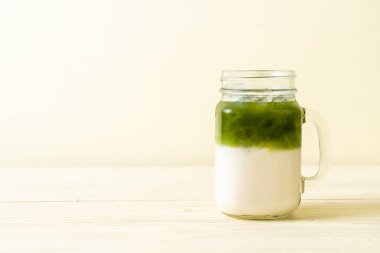 Buzlu kibrit yeşil sütlü latte.