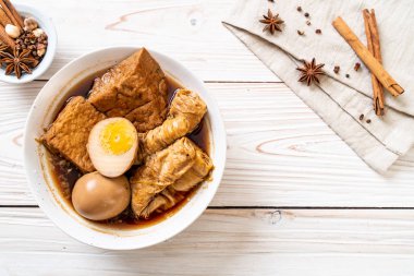 kaynamış yumurta çikolata sosu veya tatlı sos - Asya gıda