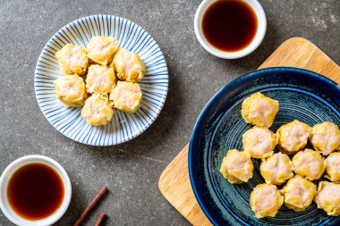 Karides Çince buğulanmış Dumpling sos ile