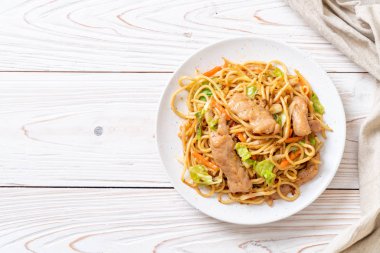 tavada kızartılmış yakisoba noodle pork - Asya gıda tarzı ile