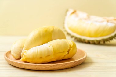 Ahşap zemin üzerinde taze Durian meyvesi