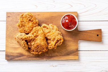 Kızarmış tavuk yemeği - abur cubur ve sağlıksız yemek