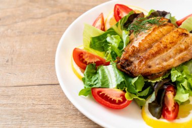 Izgara balık bifteği.