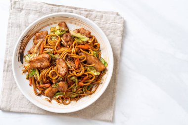 tavada kızartılmış yakisoba noodle pork - Asya gıda tarzı ile