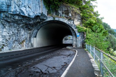boş yol tünel İsviçre ile.