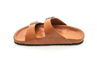 Erkekler beyaz arka plan üzerinde izole sandalet deri