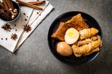 kaynamış yumurta çikolata sosu veya tatlı sos - Asya gıda