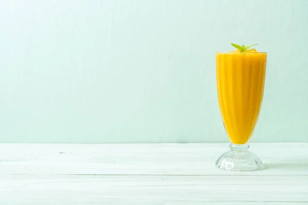 Fresh Mango Smoothies Healthy Food Drink Concept — Stock Photo, Image