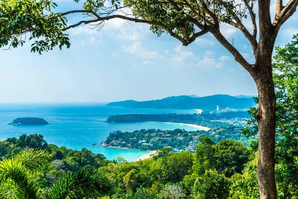 泰国普吉岛的热带海滩天际线在卡伦的观点 假日假期概念 — 图库照片