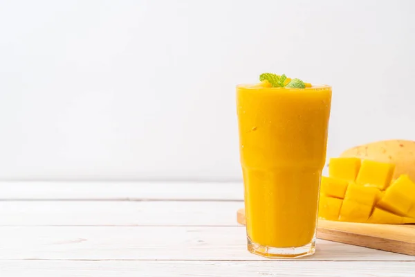 Fresh Mango Smoothies Healthy Food Drink Concept — Stock Photo, Image