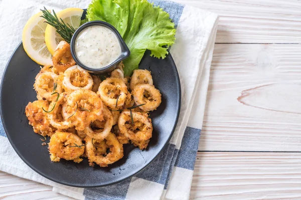 Calamari Fritti Polpi Calamari Con Salsa Cibi Malsani — Foto Stock