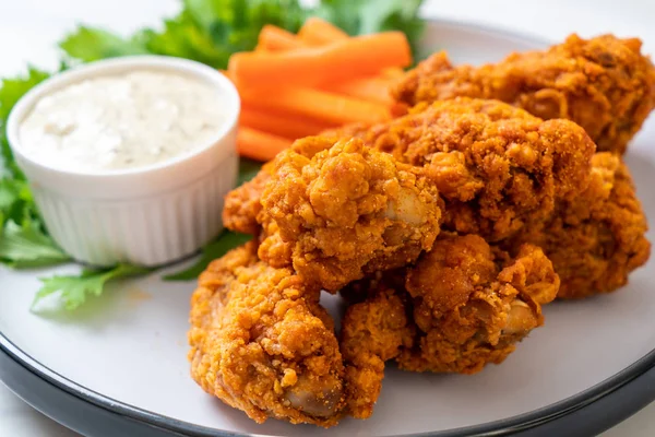 Fried Spicy Chicken Wings Vegetable — Stock Photo, Image