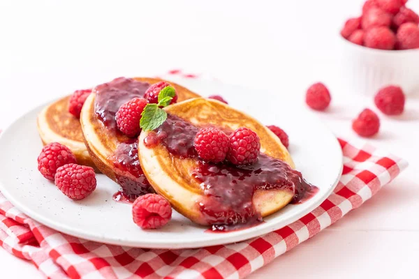 Panqueca Souffle Com Framboesas Frescas Molho Framboesa — Fotografia de Stock