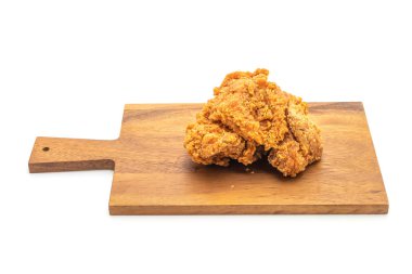 Beyaz arka plan üzerinde izole kızarmış tavuk yemek (abur cubur ve sağlıksız yiyecek)