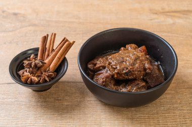 herb - Phuket Tayland geleneksel gıda tarzı ile domuz eti güveç