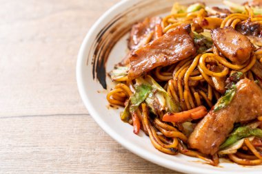 tavada kızartılmış yakisoba noodle pork - Asya gıda tarzı ile