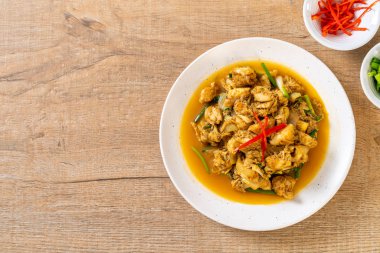 Fried yengeç ile toz köri - Tayland mutfağı