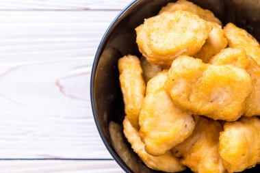 Soslu tavuk nugget, sağlıksız yemek.