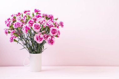 ahşap arka plan kopya alanı ile pembe bahar çiçek