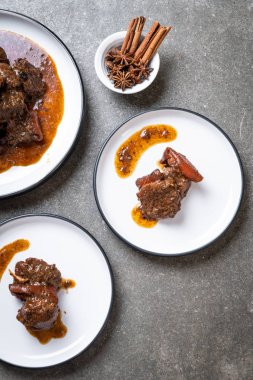 herb - Phuket Tayland geleneksel gıda tarzı ile domuz eti güveç