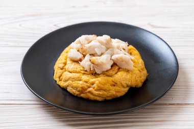 omlet Yengeç eti ve chili sos ile