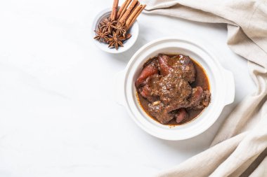 herb - Phuket Tayland geleneksel gıda tarzı ile domuz eti güveç