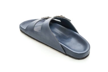 Erkekler beyaz arka plan üzerinde izole sandalet deri