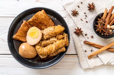 kaynamış yumurta çikolata sosu veya tatlı sos - Asya gıda