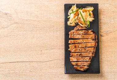 sebze - Asya tarzı ile dilimlenmiş domuz biftek ızgara