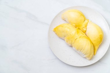Taze Durian meyve plaka üzerinde