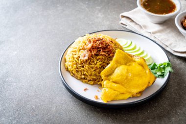 Tavuk - Müslüman gıda tarzı ile Müslüman sarı pirinç