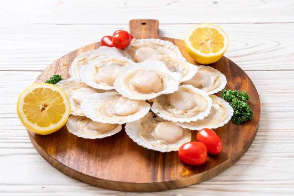 Fresh Shell Scallop Wood Board — Stock Photo, Image