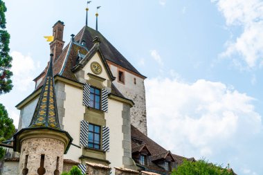 İsviçre Oberhofen kalesinde güzel mimari