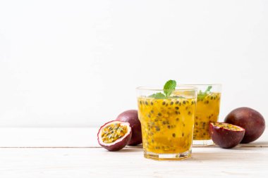 taze ve buzlu meyve suyu - sağlıklı içecek