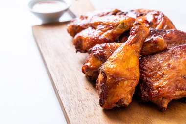 Masada ızgara ve ızgara tavuk.